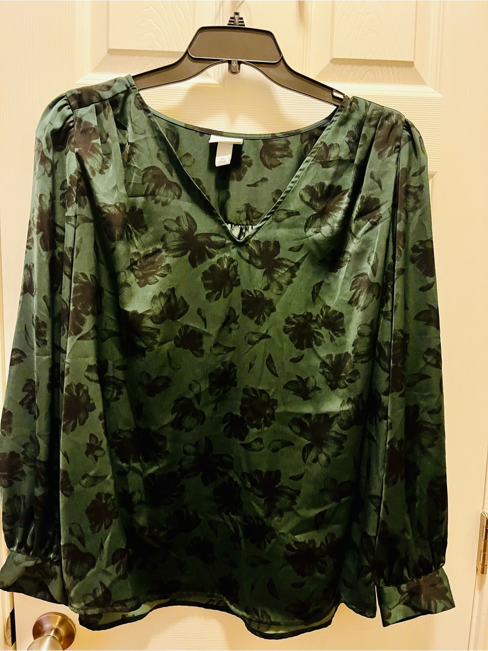Ava & Viv Dark Green Floral V-Neck Blouse